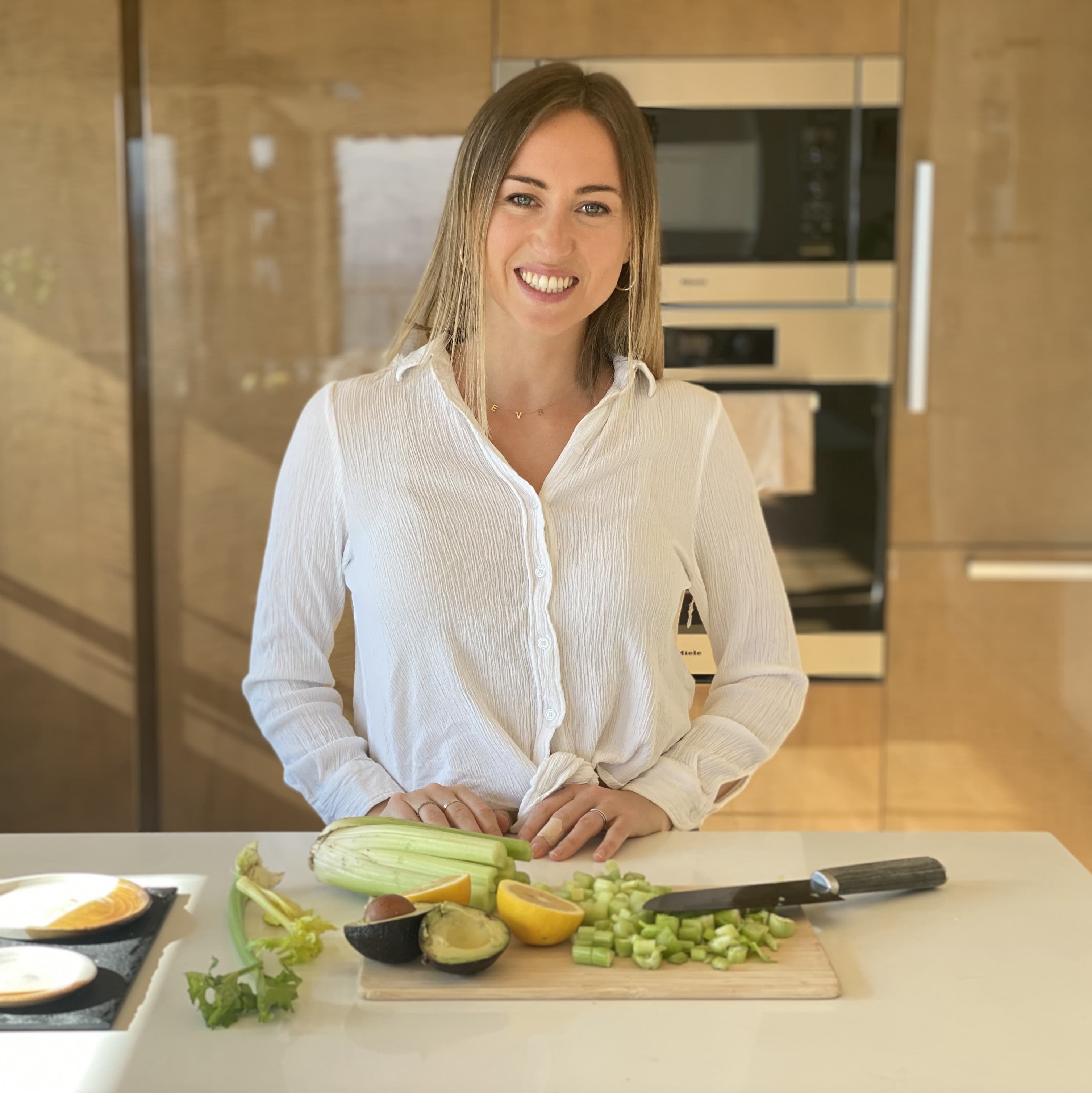 Laurane Chemenda dans sa cuisine